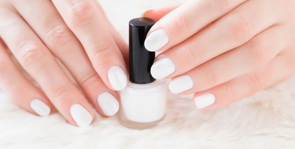 How to Wear Off White Nails