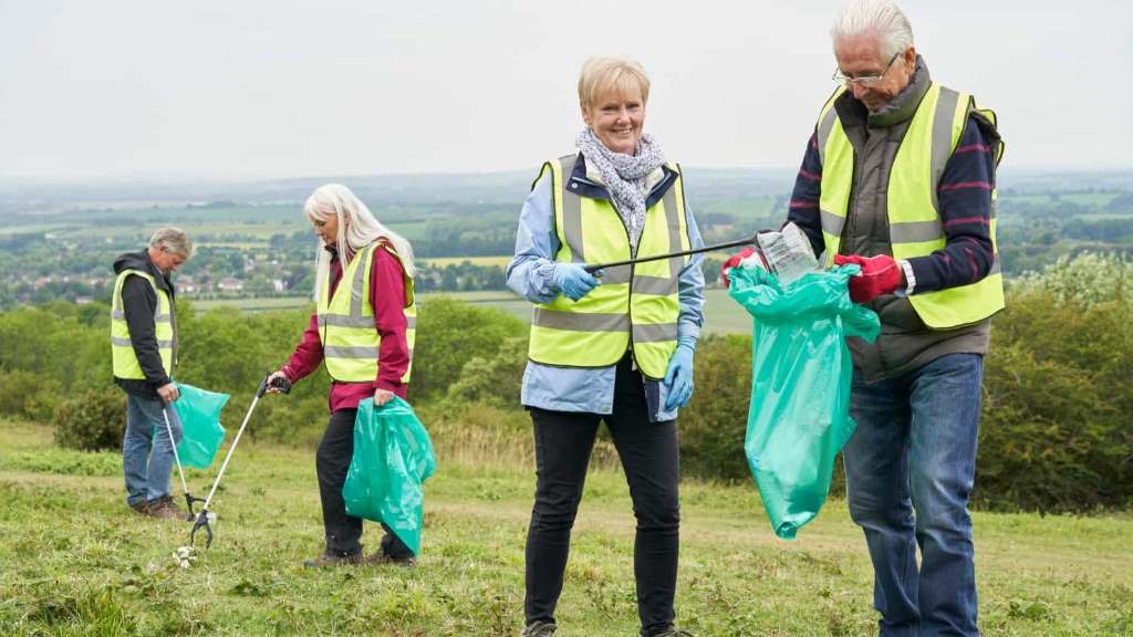 Women doing Volunteering